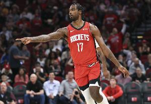 尼克·杨：伊森脑子有问题 三个月三分一个不进还每场投四五个