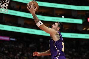 湖媒：就让东契奇刷60分 阿德巴约这么做的时候全世界都没意见