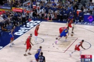 真是打不动！约基奇单打珀尔特尔被直接抢断 巴雷特快攻上篮得手