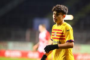 每体：巴萨小将埃斯帕特得到弗里克信任，本周末联赛将继续首发