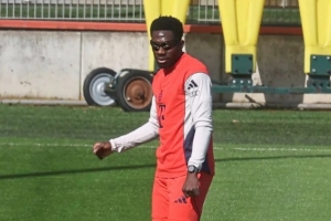 图片报：戴维斯佩戴特制眼镜训练，预计国际比赛日之后复出