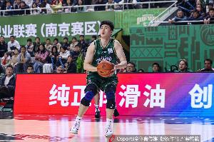 还真挺能抢！赵柏清10中6&三分4中2砍18分14板 拼下7前场板