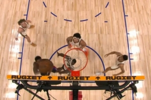 根本不在怕的！杜伦篮下接球连续对抗强攻追梦打成2+1