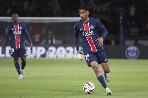 索要税前千万年薪？队报：19岁马尤卢坚决否认，认为巴黎不该施压