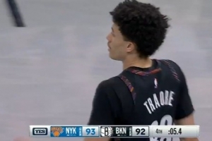 追到1分！布伦森2罚中1后特拉奥雷追身三分射进 唐斯两罚全丢