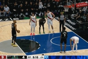 常规操作？戈贝尔罚球时认真准备长舒一口气 结果首罚三不沾