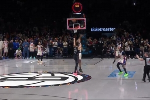 皆大欢喜！剩1.5秒篮网落后1分 开球给后场绝杀投出离谱三不沾