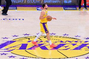 8连胜场均轰41分！雷迪克：卢卡在场上思路清晰 投篮能力太离谱了