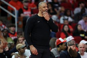 媒体人：乌度卡上赛季封神本季被怒喷 教练水平根据球队状态浮动