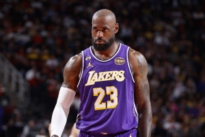 Skip：裁判没吹詹姆斯被班凯罗犯规是救了老詹 因为他肯定会罚丢