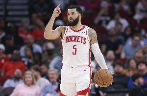 范弗里特：马刺不错现在确实是强队 但等到季后赛再评判他们成色