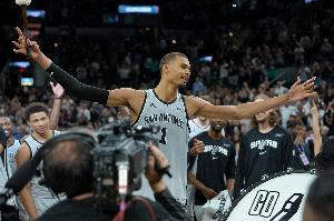 马刺迎战步行者 文班亚马因右脚踝酸痛赛前决定是否出战