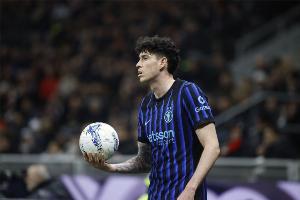 TA：巴萨今夏优先追求9号位和中卫，目标阿尔瓦雷斯和巴斯托尼