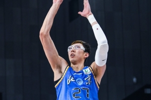 媒体人：吉林7人轮换团结一致拼下比赛 让周琦投最后一球不可思议