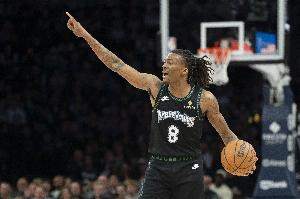 率队领先绿军！半场海兰德10中5独得14分 道苏姆6中4贡献10分