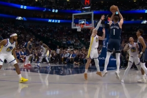 不是你谁啊！独行侠双向球员普拉基达斯外线连中三分球