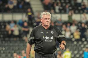 布鲁斯外孙2年前夭折，验尸官呼吁采取行动：母婴护理师缺乏资质