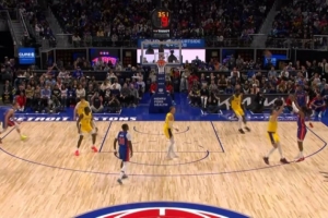 连珠炮！詹金斯左右开弓连续三分命中 帮助活塞领先湖人10分