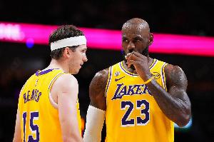 詹姆斯谈对里夫斯的第一印象：他打球不像白人男孩 节奏非常特别