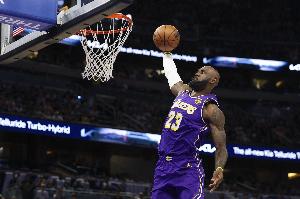 名记：詹姆斯不再可能拿5000万年薪 若降薪&留湖人的大门仍敞开