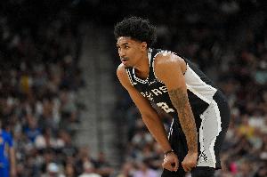 板凳发力！哈珀14中9拿21分6助 凯尔登14中7砍21分6板