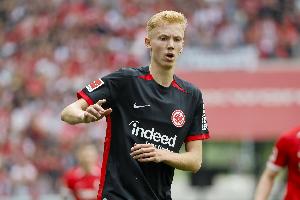 罗马诺：英超和西甲球队有意法兰克福中场拉尔森，已联系其经纪人