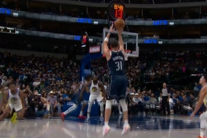 熟悉的感觉但他去对面了！克莱外线连中两记三分球 科尔迅速喊停