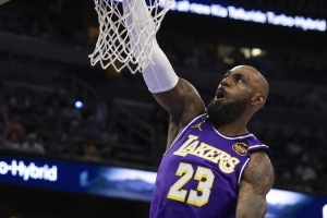 詹姆斯：最后一场客战要保持专注 知道大家想回家但还有工作要做