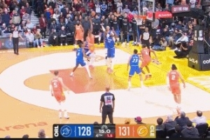 一锤定音！多诺万·米切尔高难度抛投得手 率队获得5分优势