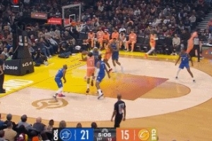 招牌动作！哈登单挑班凯罗 连续运球左手突击过掉防守上篮打中