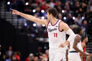 攻防俱佳！大洛佩斯10中5拿到14分5板5帽2断 三分6中3