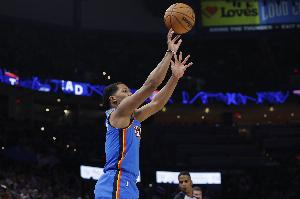 外线哑火！扬布拉德17投仅5中拿到15分 三分10中1