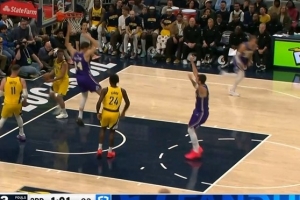 你只管飞！东契奇送抛传助克莱伯空接得手 自己非常开心