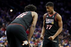 很慌！埃奇库姆谈恩比德：我一直问他你还好吗 结果他复出就35分