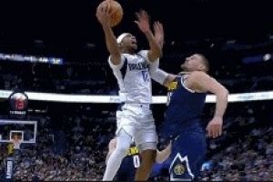 不太妙！约基奇被吹防守犯规 比赛还剩4分钟个人累计5犯