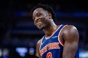 外线有谱！阿努诺比半场7中5拿到14分 三分6中4