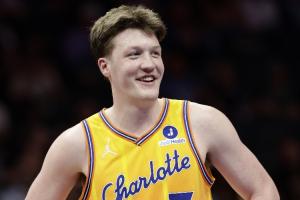 本赛季三分王之争：克尼佩尔253记第一 东契奇242记第二