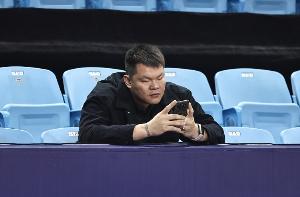 记者：广东看似输在最后实则内线决定成败 不补强内线前景堪忧