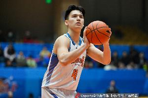 外线有谱！伊力福拉提9中6贡献18分 三分4中4