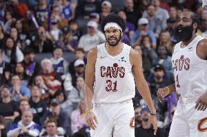 最强体回归！骑士VS热火首发：哈登 米切尔 梅里尔 莫布里 阿伦