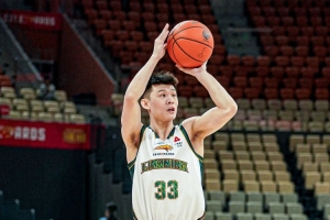 手感冰凉！王岚嵚半场4中0一分未得还有3犯规 正负值-14最低