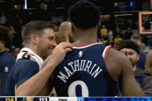 场下还是朋友！马瑟林与步行者老队友们拥抱交流