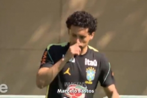 巴媒：因伤缺席对阵法国的友谊赛后，马尔基尼奥斯回归巴西队训练