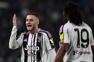 意媒：如果报价达到3000万欧，尤文就将考虑出售库普梅纳斯