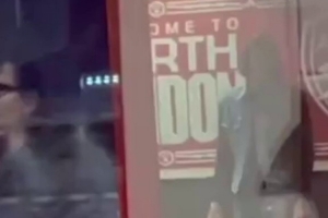 好心情！卡拉菲奥里赛后跳舞，庆祝球队晋级欧冠四强