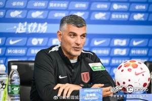 阿洛伊西：费利佩明天会首发，他一直在训练保持状态