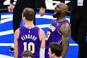 TA：湖人并未排除詹姆斯下赛季回归的可能性 赢球最让他感到开心