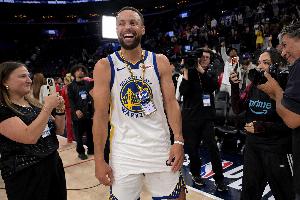 昨天砍35分！奥特：这还是我们熟悉的库里 他能瞬间爆发接管比赛