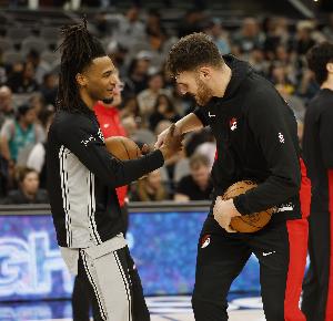 康大队友！克林根：和卡斯尔没互喷垃圾话 场上是对手&场下是兄弟