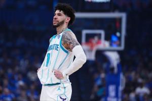 又无缘季后赛~三球有资格和黄蜂续签2年1.199亿合同 均薪近6000万